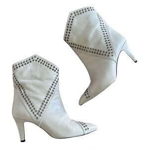 Isabel Marant Elegant White Grommeted Women's Ankle Boots